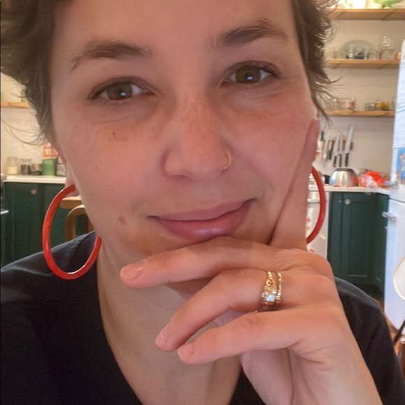 Meet your Posher, Sarah - Picture 1 of 1